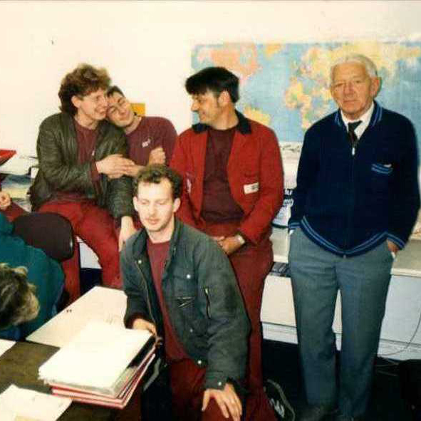 Careful handling of furniture – Image 7